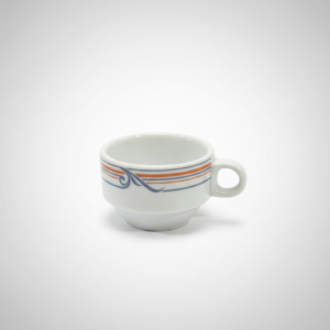 Baltame fone nufotografuotas mažas keramikinis puodelis 70 ml su oranžinėmis ir mėlynomis linijomis bei maža rankenėle.