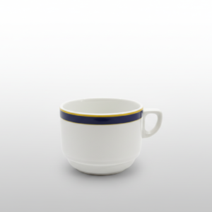 Baltas puodelis 215 ml su tamsiai mėlyna ir auksine juostele viršutinėje dalyje, stovintis ant šviesiai pilko paviršiaus.