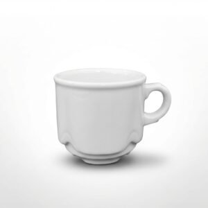 Klasikinio dizaino baltas puodelis 130 ml kavai arba arbatai, nufotografuotas ant balto fono.