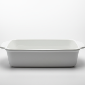 Tuščia stačiakampė balta kepimo forma 32x50 cm su rankenėlėmis, nufotografuota iš priekio baltame fone.