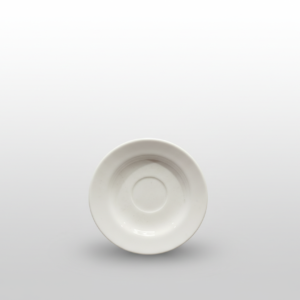 Klasikinio dizaino apvali balta lėkštutė 12 cm skersmens, ant kurios stabiliai stovi puodelis.