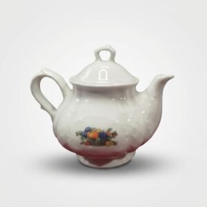 Klasikinio stiliaus balta arbatinukė 290 ml su vaisių dekoru, stovinti ant balto fono.