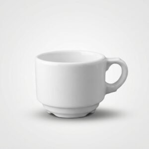 Baltas porcelianinis puodelis 100 ml su nedidele ąsele, nufotografuotas ant neutralaus šviesaus fono.