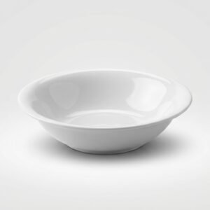 Elegantiškas, blizgaus paviršiaus balta dubenėlis 22 cm skersmens, nufotografuotas ant balto fonas, kad išryškėtų jo forma.