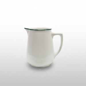 Baltas 280 ml ąsotėlis su žaliu krašteliu, nufotografuotas ant šviesaus neutralaus fono.