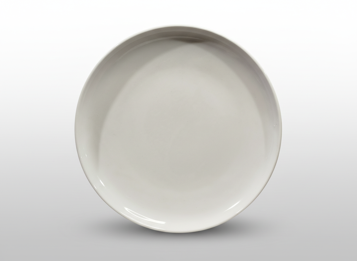 Apvali blizgi balta lėkštė 26 cm, nufotografuota iš viršaus ant šviesaus pagrindo, priklausanti indų kategorijai.