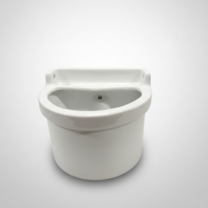 Baltas keramikinis sieninis indelis 430 ml nufotografuotas iš priekio baltame fone.