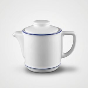 Klasikinio stiliaus balta keraminė arbatinukė 325 ml su dangteliu ir siaura mėlyna linija ties apvadu bei pagrindu.