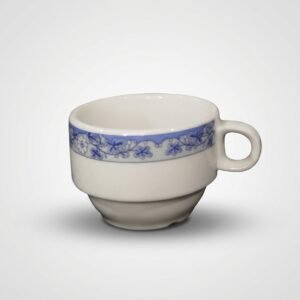 Baltas keramikinis puodelis 155 ml su mėlyna gėlių juostele ir patogia rankenėle, nufotografuotas šviesiame fone.