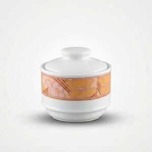 Baltas keraminis indelis su dangteliu, dekoruotas horizontaliu oranžinių ir rausvų gėlių raštu ant balto fono.