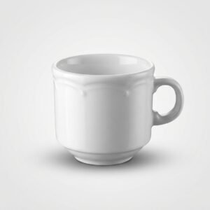 Elegantiškas baltas porcelianinis puodelis 100 ml su apvalia rankenėle, nufotografuotas ant šviesaus fono.