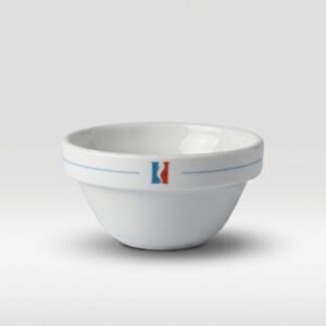 Baltas keraminis dubenėlis 300 ml su mėlyna linija ir emblema, nufotografuotas iš priekio baltame fone.