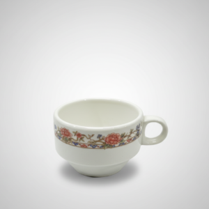 Baltas keraminis puodelis 130 ml talpos, papuoštas smulkiu gėlių raštu. Puodelis nufotografuotas iš priekio baltame fone.