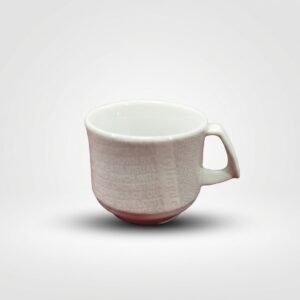 Elegantiškas baltas kavos puodelis 85 ml su reljefiniu raštu, nufotografuotas ant balto fono iš priekio.