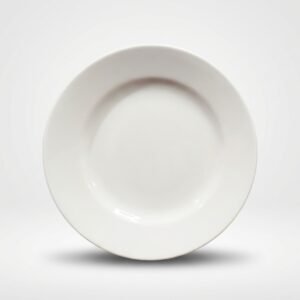 Klasikinio dizaino apvali balta gili lėkštė 20 cm skersmens, nufotografuota iš priekio šviesiame fone.