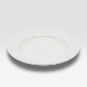 Klasikinio dizaino apvali balta lėkštutė 12 cm skersmens, nufotografuota ant balto fono.