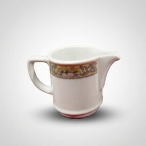 Balta keraminė grietinėlės ąsotėlė 130 ml su spalvota ornamentų juostele viršuje, nufotografuota iš priekio.