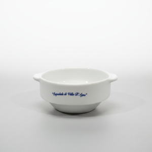 Elegantiškas balta sriubos dubenėlis 350 ml talpos, su rankenėlėmis ir mėlynu užrašu, baltame fone.