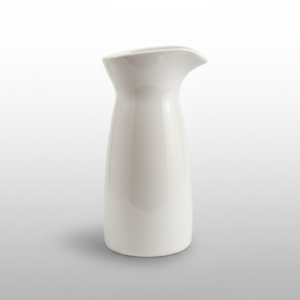 Elegantiškas blizgus baltas ąsotis 400 ml talpos, nufotografuotas iš priekio šviesiame fone.