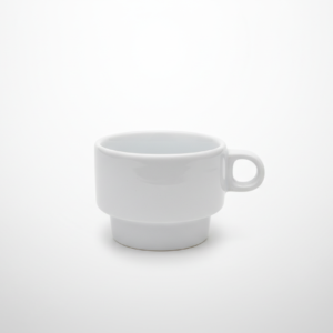 Baltos spalvos keramikinis, paprasto dizaino balta puodelis 170 ml, nufotografuotas ant balto fono.