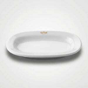 Stačiakampė balta lėkštutė 15x8,5 cm su auksine karūnėle, nufotografuota ant neutralaus šviesaus pagrindo.