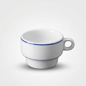 Baltas, ant kito uždedamas, kavos puodelis 110 ml su patogia ąsele ir dviem mėlynomis juostelėmis, nufotografuotas iš priekio.