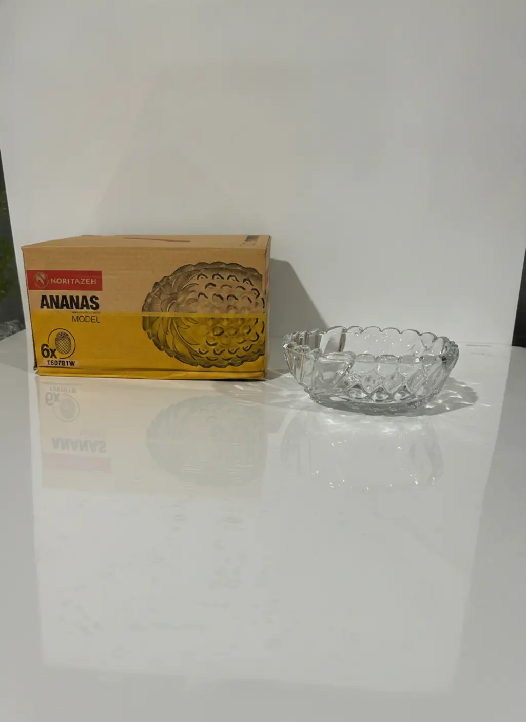 Stikline ananaso formos dubenelis su dezute